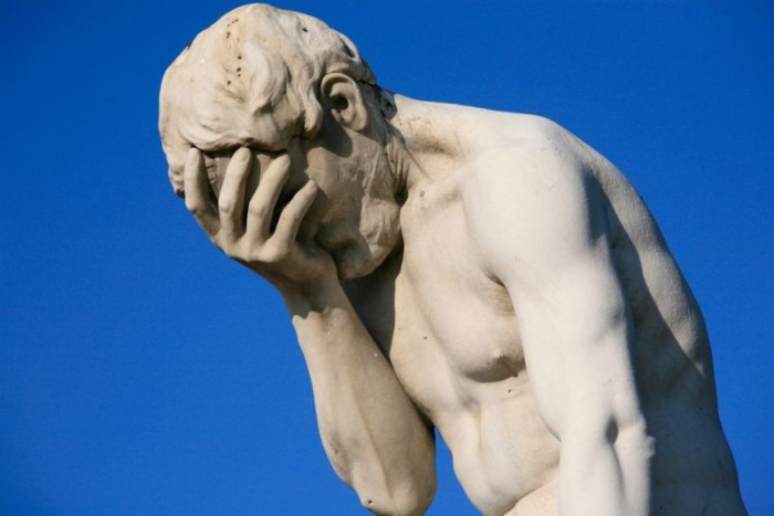 Paris_Tuileries_Garden_Facepalm_statue-800x534.jpg