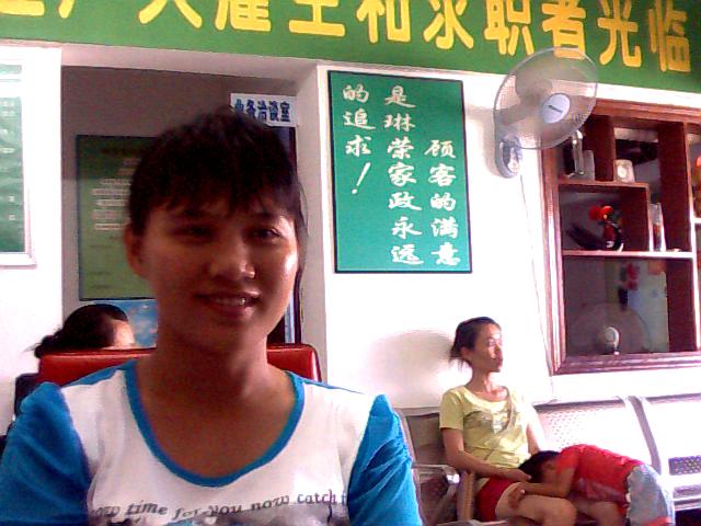 何小姐